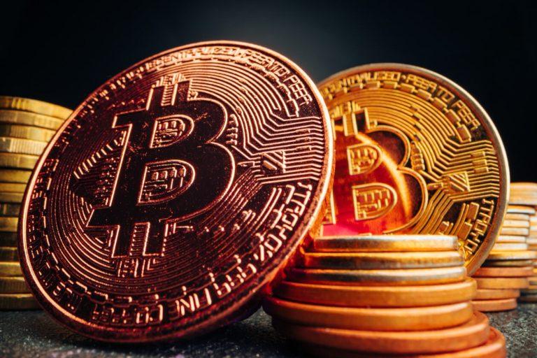 尽管价格波动，比特币的制度时代仍在加速