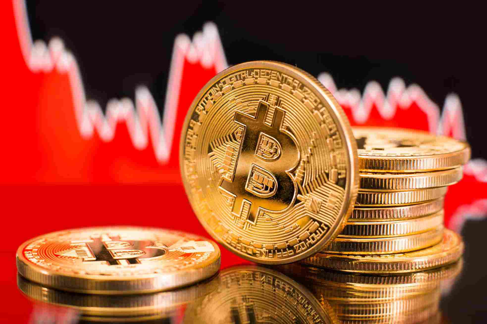 加密货币暴跌后，投资者转向黄金，比特币暴跌至 10.5 万美元