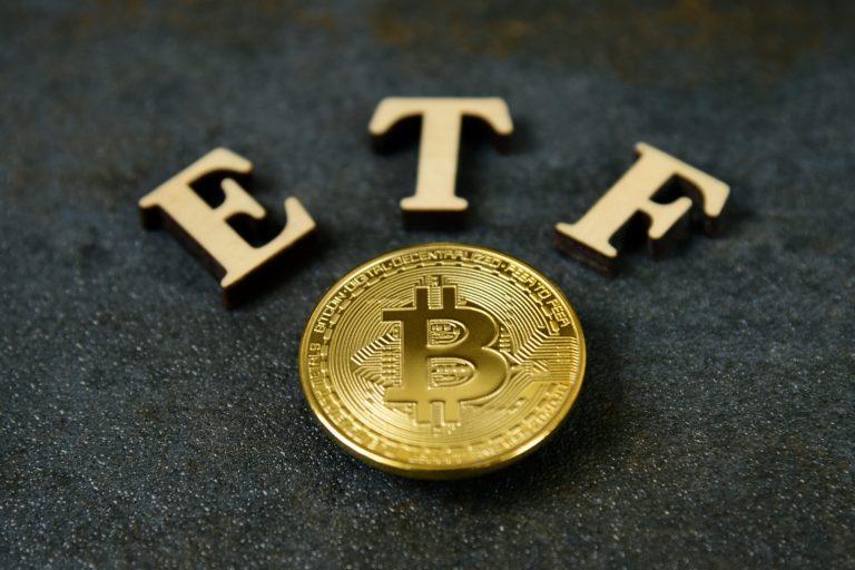加密货币投资者暂停投资，因 ETF 持续亏损数百万美元